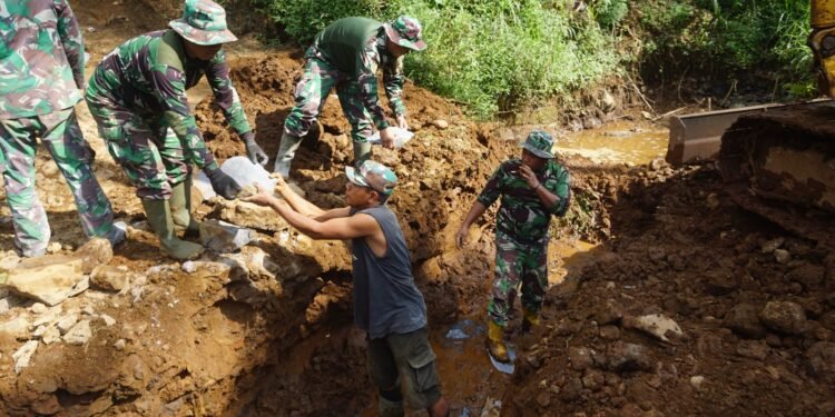 Pembangunan Gorong-Gorong Mulai Di Kebut Satgas TMMD