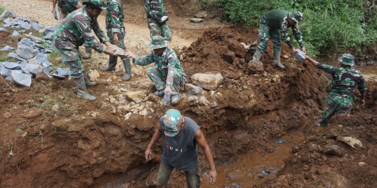 Pembangunan Gorong-Gorong Mulai Di Kebut Satgas TMMD