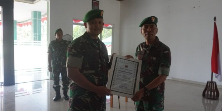 Lepas Anggota Pindah Satuan. Dandim Pesan : Jaga selalu Silaturahmi
