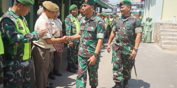 Lepas Anggota Pindah Satuan. Dandim Pesan : Jaga selalu Silaturahmi