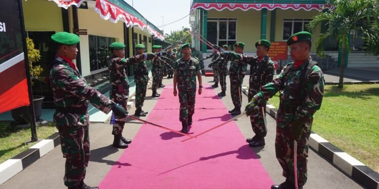 Lepas Anggota Pindah Satuan. Dandim Pesan : Jaga selalu Silaturahmi