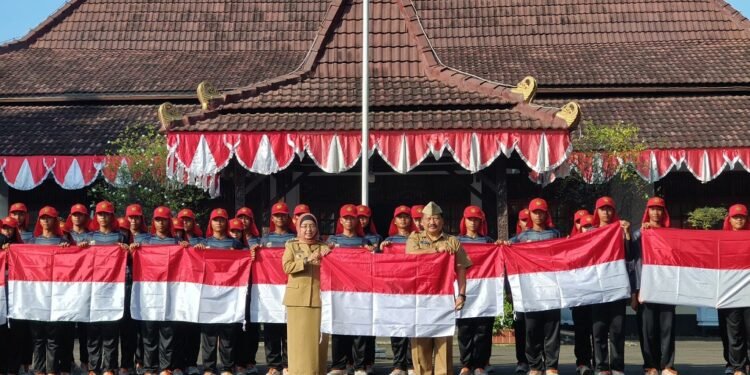 Tinjau Latihan Paskibraka, Pj Bupati Batang Beri Motivasi Dan Semangat