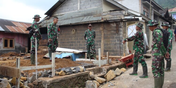 Dandim 0736/Batang Selaku Dansatgas TMMD Reguler Cek Langsung Rehab Rumah Tidak Layak Huni