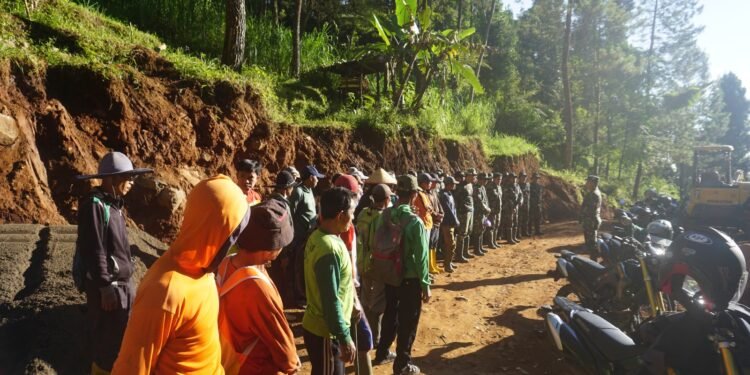 Pasiter Kodim 0736/Batang Memimpin Apel Pengecekan, Sebelum Melaksanakan Pekerjaan di Lokasi TMMD Reguler Ke 121
