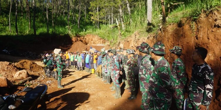 Pasiter Kodim 0736/Batang Memimpin Apel Pengecekan, Sebelum Melaksanakan Pekerjaan di Lokasi TMMD Reguler Ke 121