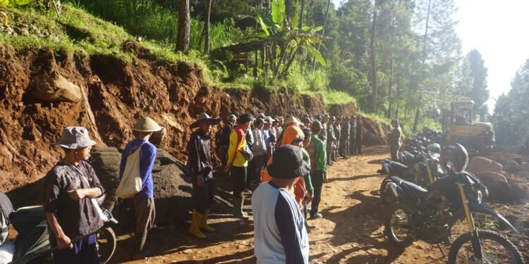 Pasiter Kodim 0736/Batang Memimpin Apel Pengecekan, Sebelum Melaksanakan Pekerjaan di Lokasi TMMD Reguler Ke 121