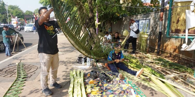 Lomba Penjor Dalam Memeriahkan HUT Ke-79 RI