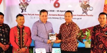 Peringati HUT Ke-6, Bawaslu Batang Resmikan Buku SDM Pengawasan Pertama di Jateng