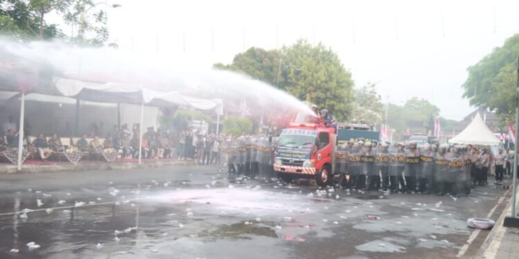Polres Batang Gelar Latihan Sispamkota Jelang Pilkada Serentak 2024