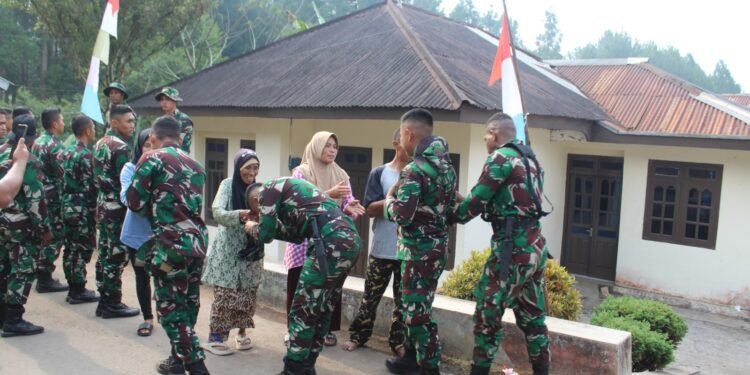 Prajurit Satgas TMMD Pamitan, Warga Desa Pacet Sedih