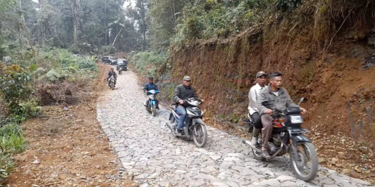 Warga Mulai Manfaatkan Jalan Baru TMMD Ke-121 Kodim 0736/Batang