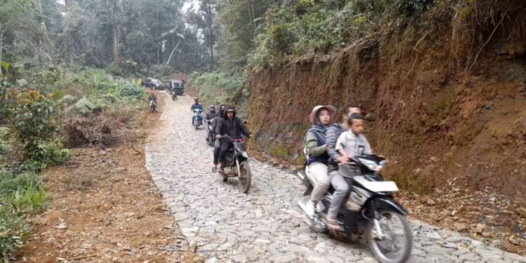 Warga Mulai Manfaatkan Jalan Baru TMMD Ke-121 Kodim 0736/Batang