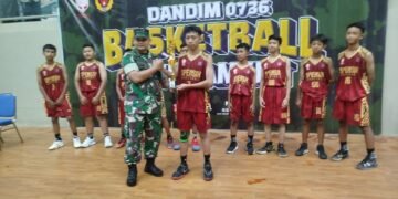 Dandim Tutup dan Berikan Tropi Kejuaraan Bola Basket Tingkat SD dan SMP