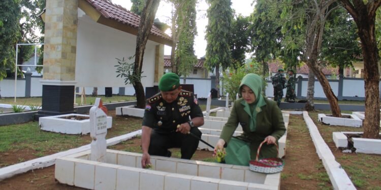 Jelang HUT Korem 071/Wijayakusuma Ke-63, Dandim 0736/Batang Pimpin Ziarah Dan Tabur Bunga