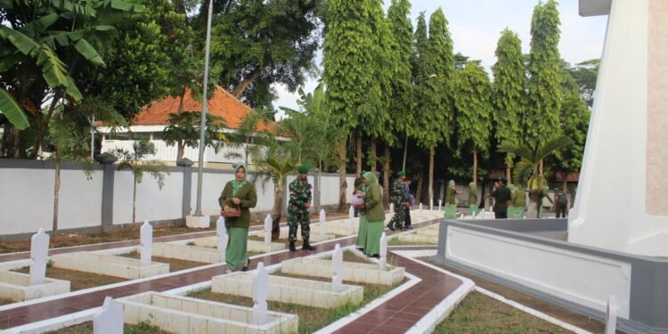 Jelang HUT Korem 071/Wijayakusuma Ke-63, Dandim 0736/Batang Pimpin Ziarah Dan Tabur Bunga