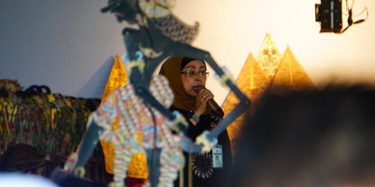 Budaya Tradisional Batang, Edukasikan Wayang Kulit Kepada Pelajar SD
