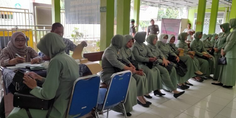 Cegah Kanker Serviks, Persit KCK Cabang XXIV Kodim 0736/Batang Lakukan IVA Test