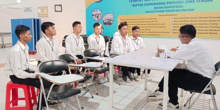 Kerjasama Dengan BIPTAK Disperindag Jateng, Alumni SMAN 1 Bandar Siap Kerja