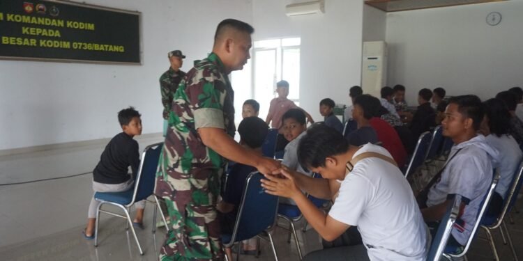 Dandim Batang Lepas Pemberangkatan Atlet Bola Basket Tingkat SD dan SMP