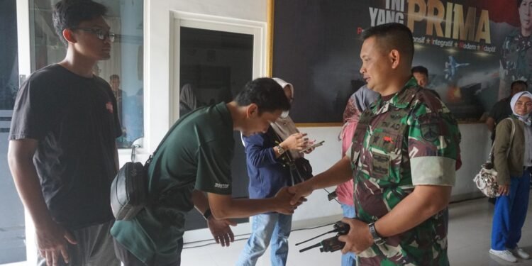 Dandim Batang Lepas Pemberangkatan Atlet Bola Basket Tingkat SD dan SMP