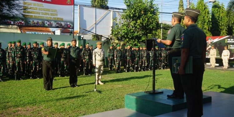 Dandim 0736/Batang Bacakan Amanat Pangdam IV/Diponegoro Dalam Upacara Bendera 17 an