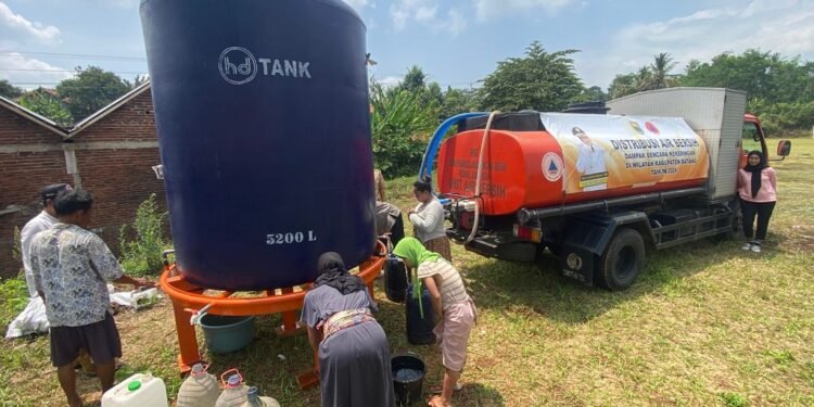 Dilanda Kekeringan, BPBD Batang Salurkan Air Bersih di 7 Kecamatan