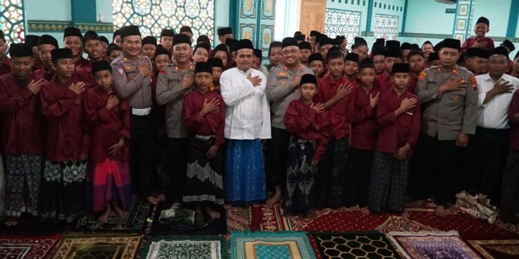 Berbaur dengan Santri, Kapolres Batang Tekankan Pentingnya Perkuat Persatuan dan Kesatuan