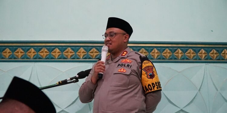 Berbaur dengan Santri, Kapolres Batang Tekankan Pentingnya Perkuat Persatuan dan Kesatuan