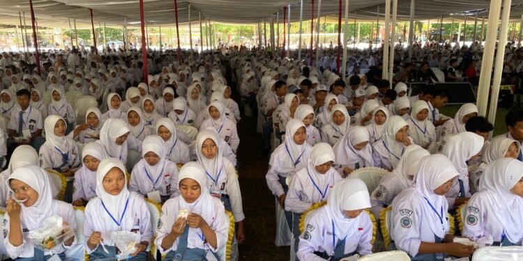Uji Coba “Makan Bergizi Gratis” Untuk 3.000 Pelajar di Batang