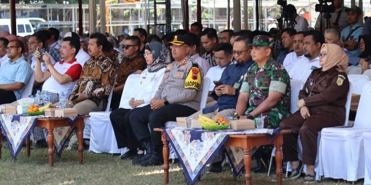 Tiga Ribu Pelajar Batang Makan Bergizi Secara Gratis