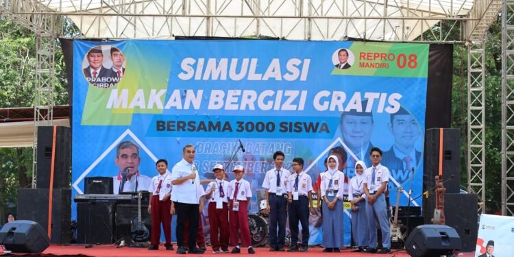 Tiga Ribu Pelajar Batang Makan Bergizi Secara Gratis