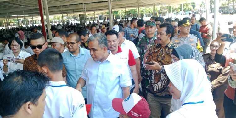 Tiga Ribu Pelajar Batang Makan Bergizi Secara Gratis