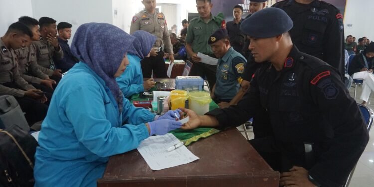 Kodim 0736/Batang Gelar Bakti Kesehatan Donor Darah dan Pengobatan Gratis