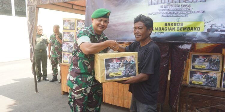 Ratusan Paket Sembako di Bagikan Kodim 0736/Batang