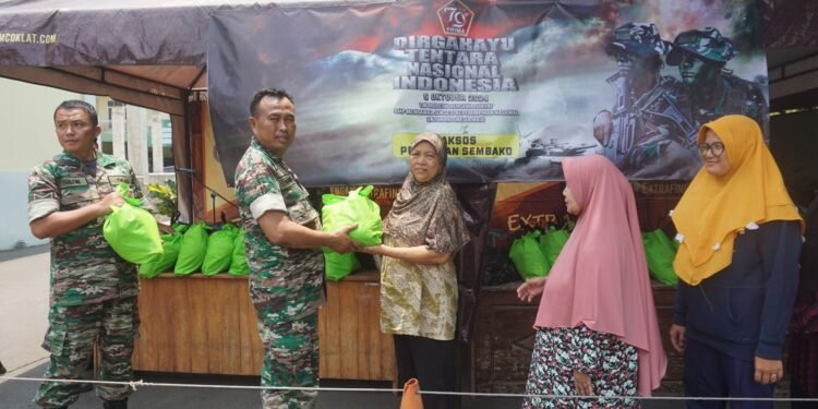 Ratusan Paket Sembako di Bagikan Kodim 0736/Batang