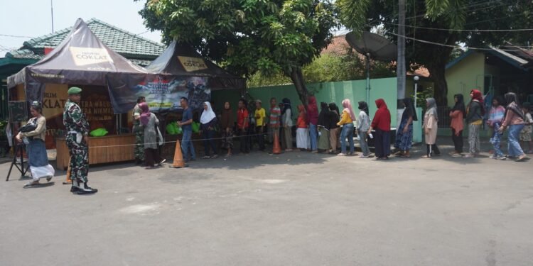 Ratusan Paket Sembako di Bagikan Kodim 0736/Batang