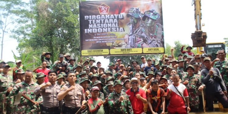 Dalam Rangka HUT TNI ke-79 Prajurit Kodim 0736/ Batang, Polres Batang dan Masyarakat Normalisasi Sungai Mlangi Desa Tersono
