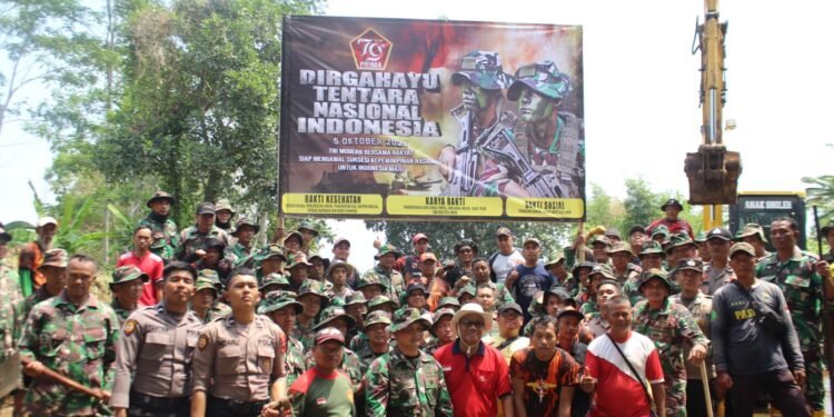 Dalam Rangka HUT TNI ke-79 Prajurit Kodim 0736/ Batang, Polres Batang dan Masyarakat Normalisasi Sungai Mlangi Desa Tersono
