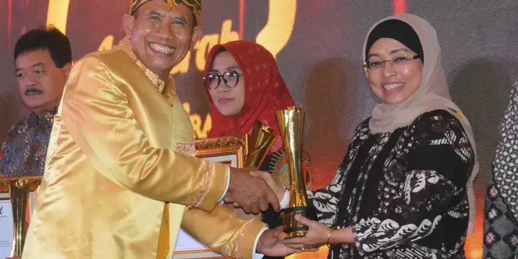 Lani Dwi Rejeki Raih Penghargaan Inovasi Pengendalian Inflasi di Batang 2024