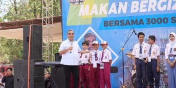 Pimpinan MPR Muzani Tinjau Simulasi Makan Bergizi Gratis di Batang