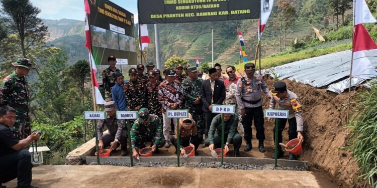 TMMD Sengkuyung IV Kodim 0736 Batang Sasar Wilayah Atas Lereng Gunung Prau, Bangun Akses Jalan Antar Pedukuhan