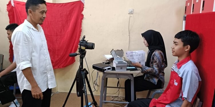 Terapkan “Layanan Sehari Jadi”, Disdukcapil Sasar Pemilih Pemula