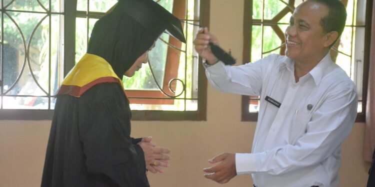 BKKBN Jateng Mewisuda Sekolah Lansia di Kabupaten Batang