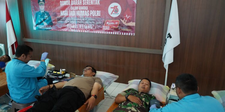 Donor Darah Serentak HUT ke-73 Humas Polri, Polres Batang Bersama TNI dan Wartawan Sumbang 31 Kantong Darah