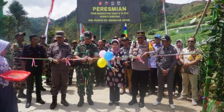 Upacara Penutupan TMMD Pranten Berada Dibawah Lereng Gunung Prau