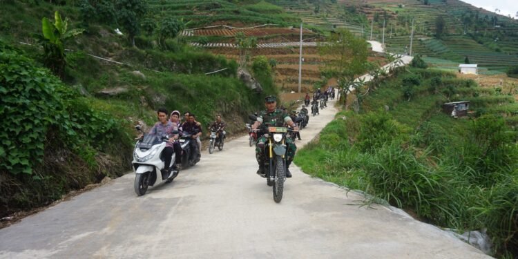 Upacara Penutupan TMMD Pranten Berada Dibawah Lereng Gunung Prau