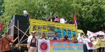 Ribuan Warga Batang Gelar Aksi di PN Batang Tuntut Keadilan Atas Mafia Tanah Yang Dibebaskan