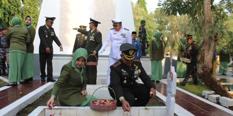 Jelang HUT TNI ke-79 dan Kodam IV/Diponegoro ke-74, Kodim 0736 Batang Gelar Ziarah Rombongan