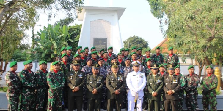 Jelang HUT TNI, Kodim Batang Ziarah TMP Kadilangu