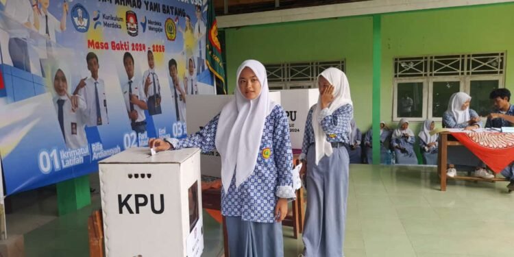 Wujudkan Demokrasi, Pemilihan Ketua OSIS SMA Islam Ahmad Yani Batang dilakukan ala Pemilu